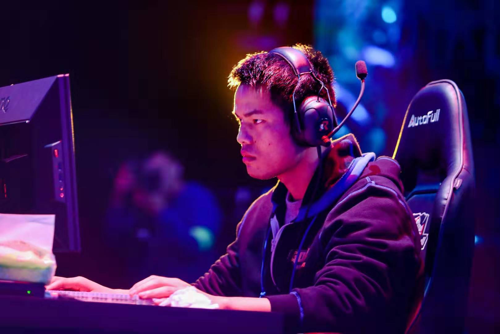 也加强了双 也加强了双