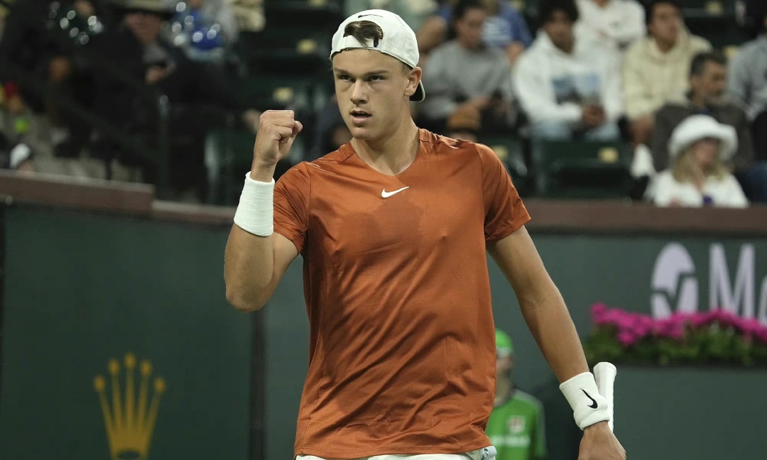 双方球员在 双方球员在