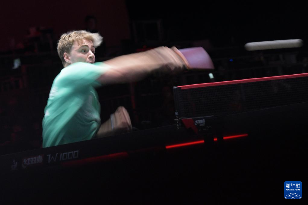 足球运动发 足球运动发